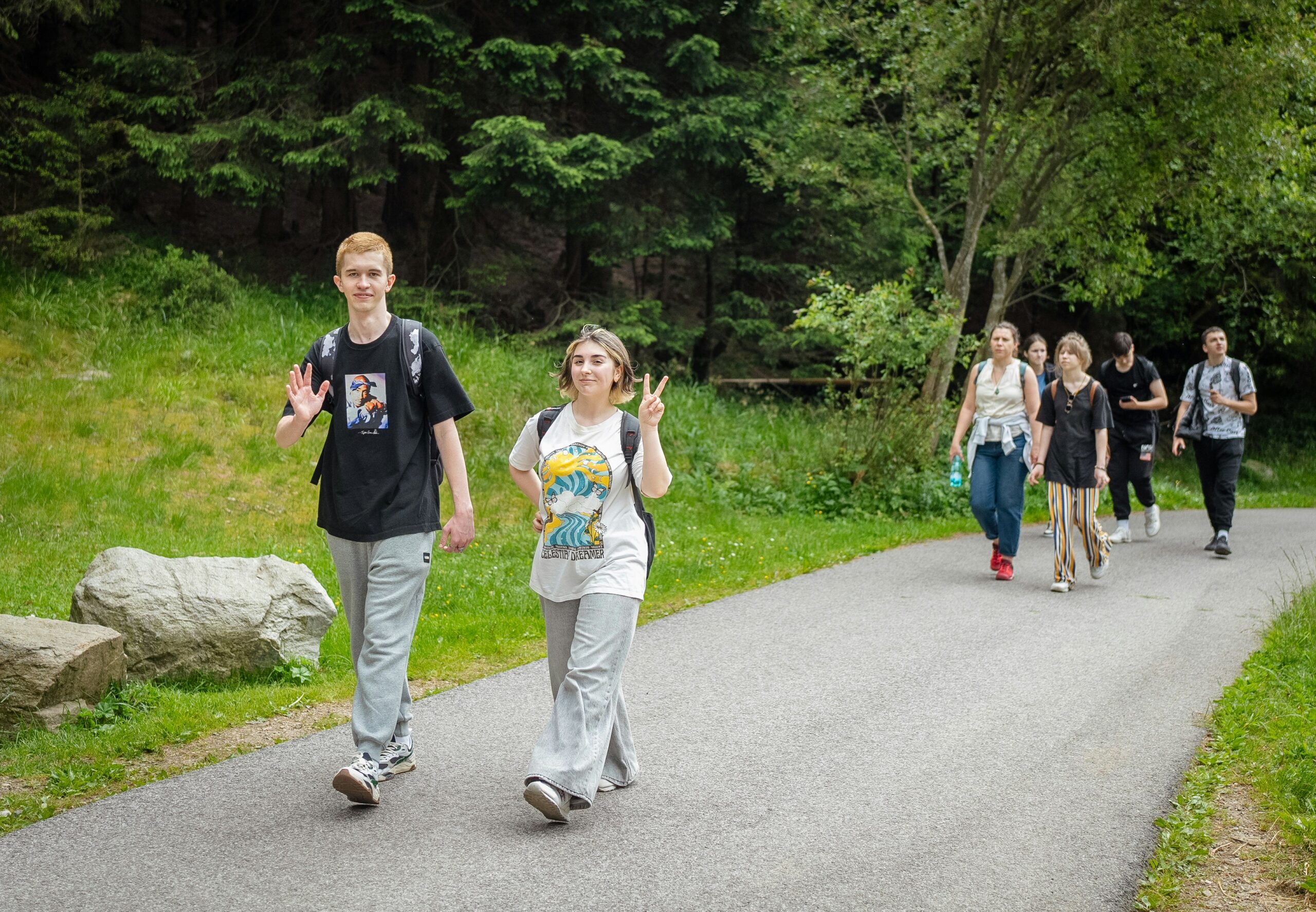 kids walking to school
